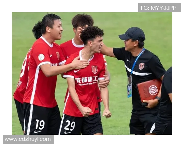 成都足球明星队迎战香港足球明星队激情对决即将上演 成都足球明星队迎战香港足球明星队激情对决即将上演