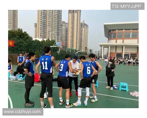 成都篮球队在邀请赛中以70分稳居积分榜首位，展现强劲实力